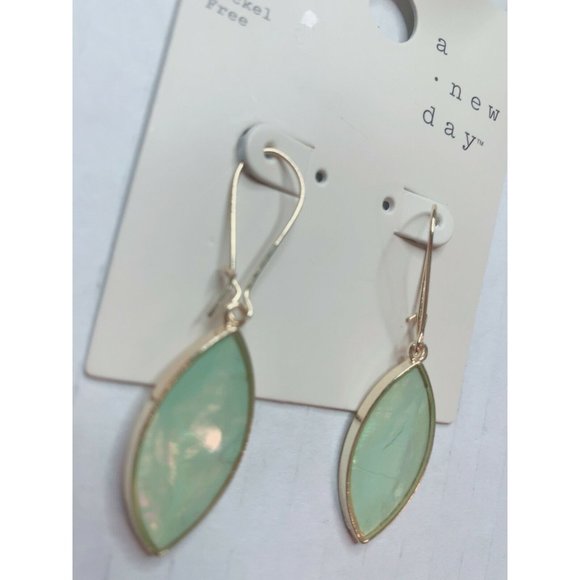 A New Day Genuine Abalone Shell Oval Green Drop Dangle Earrings Nickle Free New - Picture 3 of 4